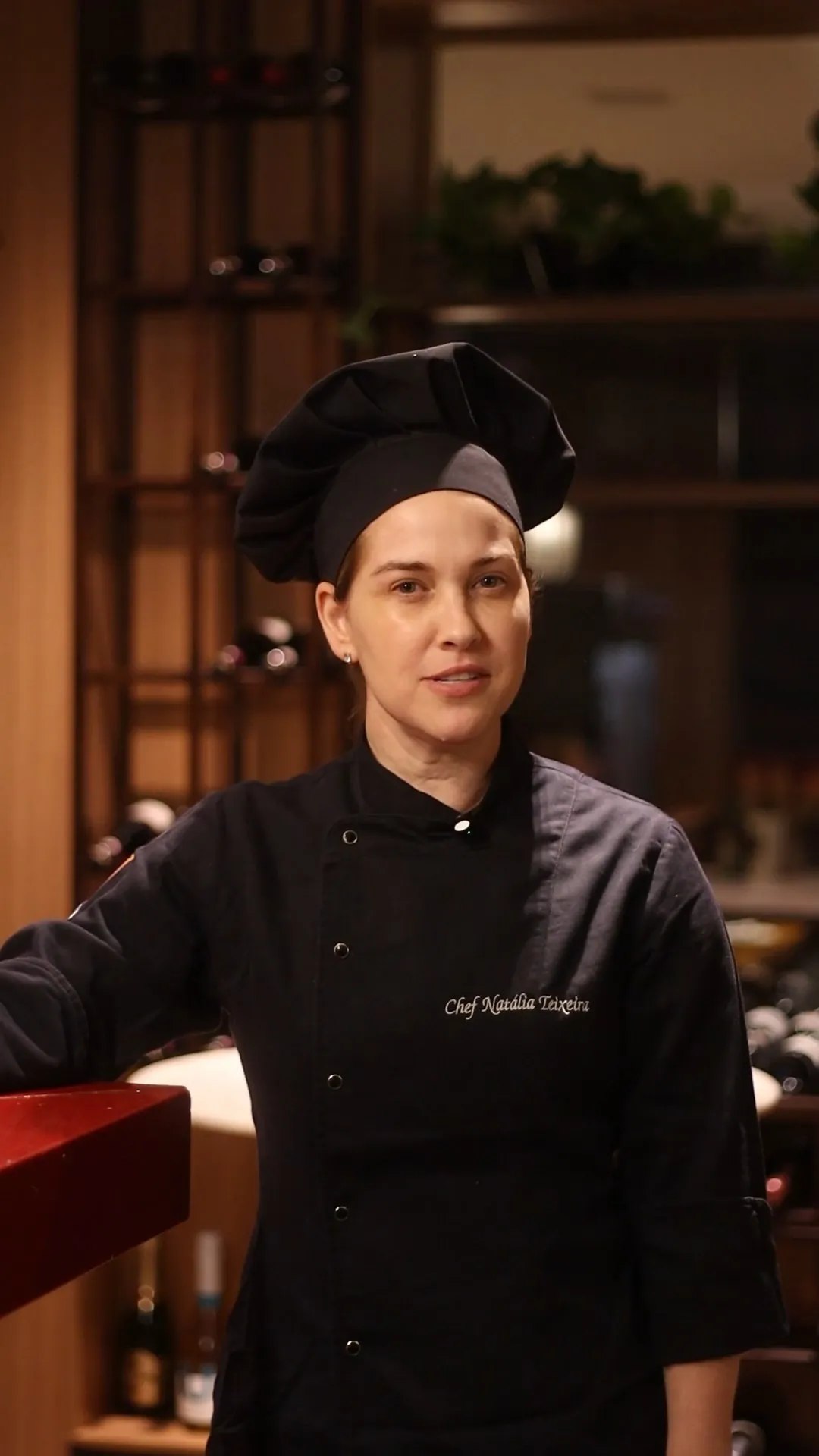 Chef Natália Teixeira no salão do Sampaio
